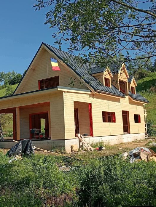 Vindem case de lemn cu dormitoare bucătărie și living