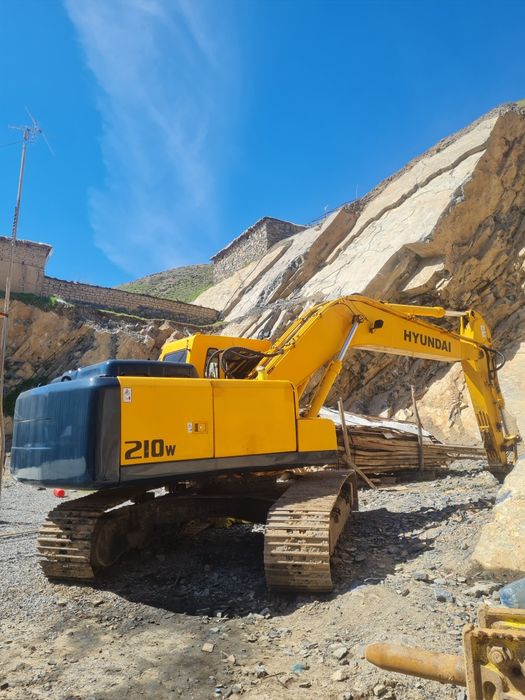 Ekskvator sotiladi 210 tali xoladi yaxshi