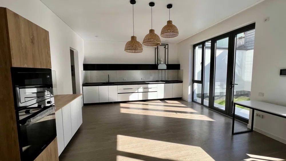 Два Блезница 3 уровна по 250м2