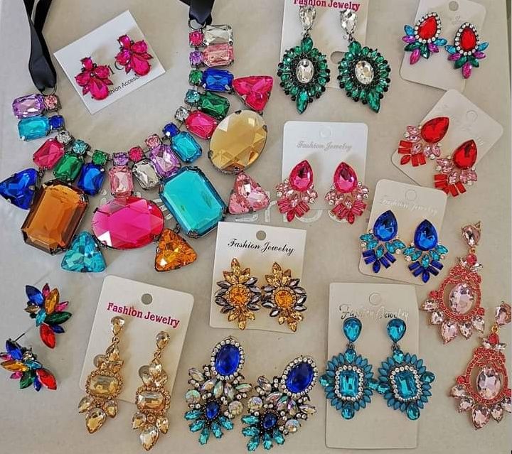 Огърлица с цветни кристали