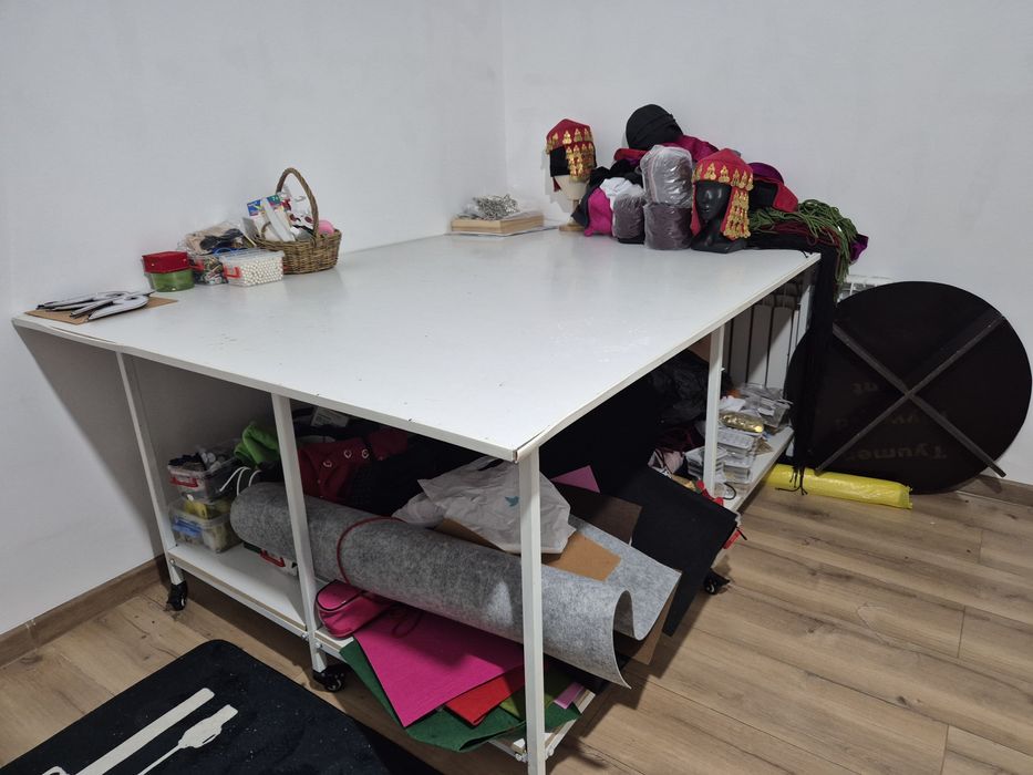 Продам стол для шитья. В идеальном состоянии