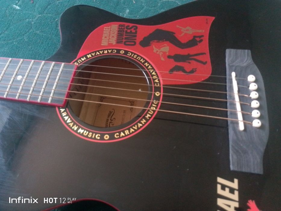 Akustik gitara, Mixael Jekson