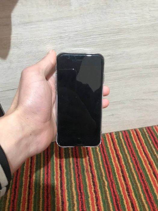 Iphone7 sotilad holat ideal bita batarey alishgan Touch ID ishlid