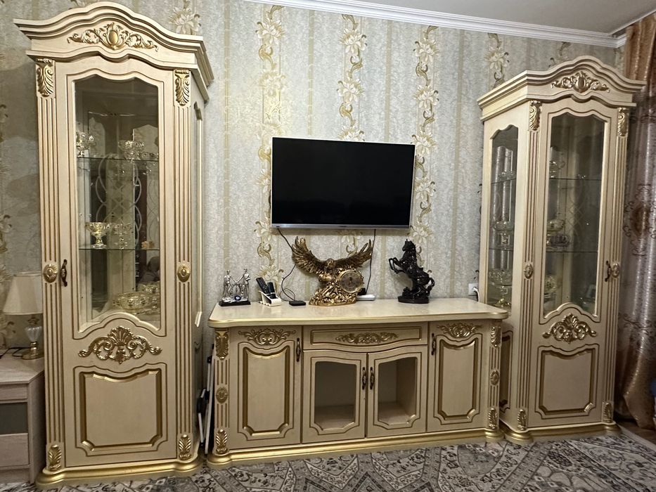 Продам срочно горку стенку для гостиной