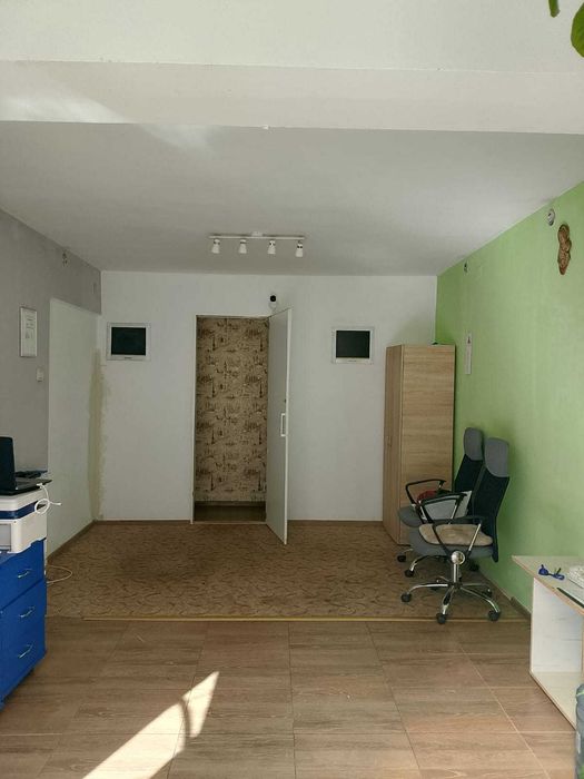 Spatiu comercial :  FARMACIE / birouri / agentie /salon ,   50mp   SAU   100 mp    -Sibiu