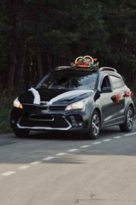 Свадебное украшение на машину