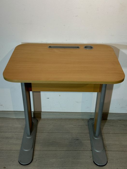 10 Buc. Masă de Lucru 70X50 cm, cu Structură Metalică și Agățătoare Ghiozdan; Bancă Școlară; Mic Birou