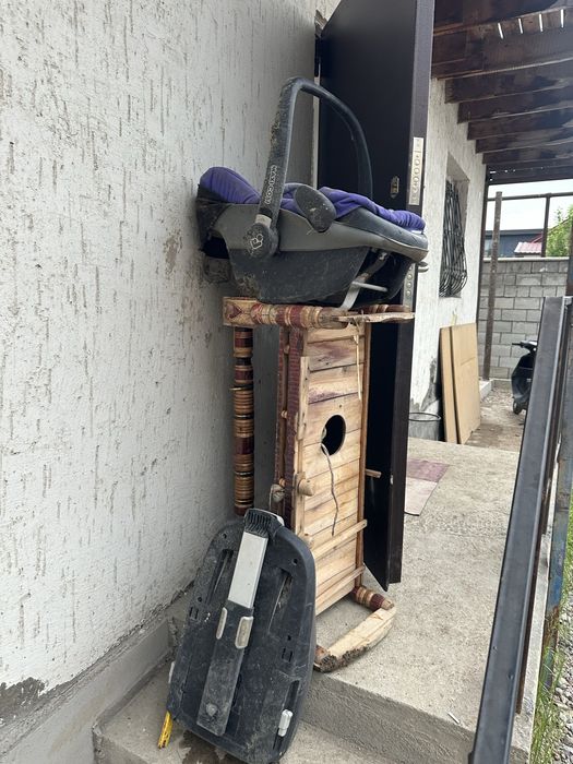 Отдам бесплатно автокресло и бесик