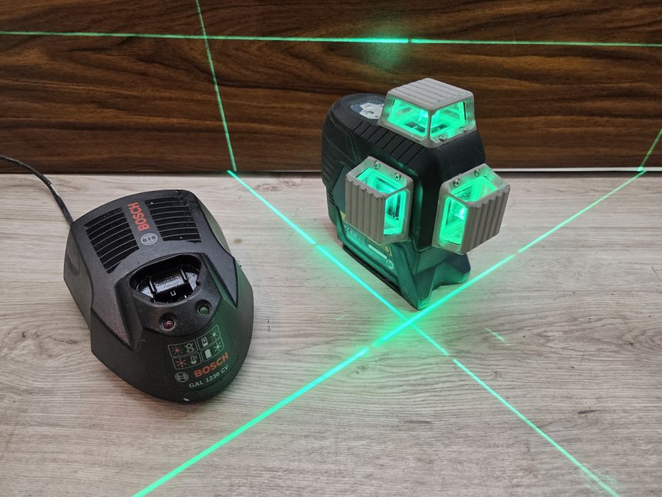Nivela laser Bosch cu 12 linii 3 fasciculi Gll 3-80  CG