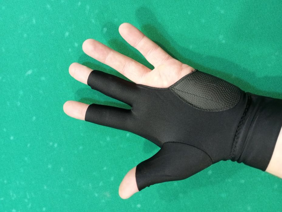 Перчатки для игры в бильярд