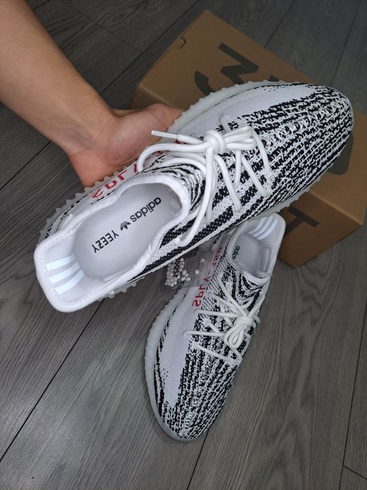 Yeezy Boost 350 V2 Zebra, Mărimea 43
