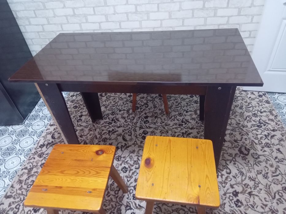 Stol va taburetka