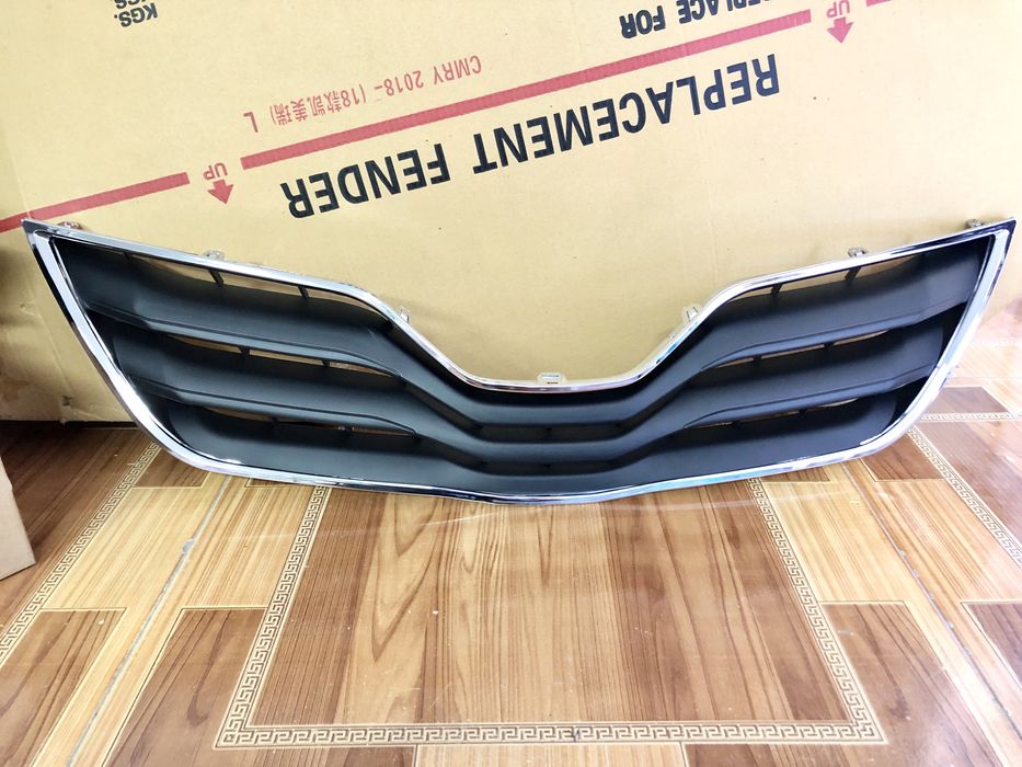 Решетка радиатора в бампер Камри 45