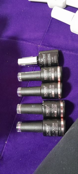 Oje semipermanente, baze rubber pentru manichiură