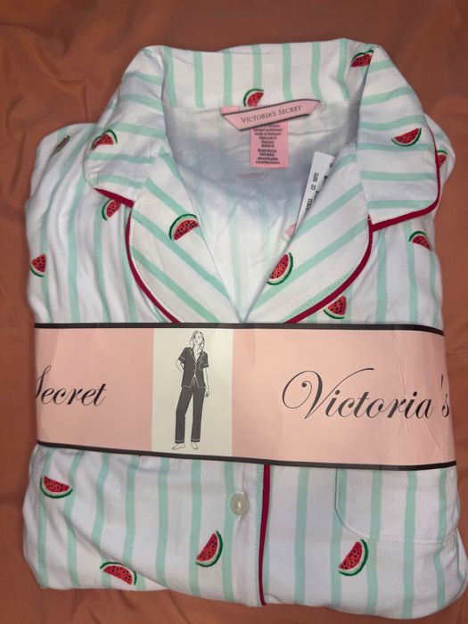 Продавам пижами Victoria's Secret в разнообразие от цветове и размери. Произведени във Виетнам, директно от фабриката.