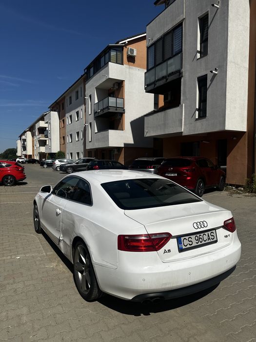 Vând Audi A5 Coupe, an fabricație 2009, cu 228.343 km.