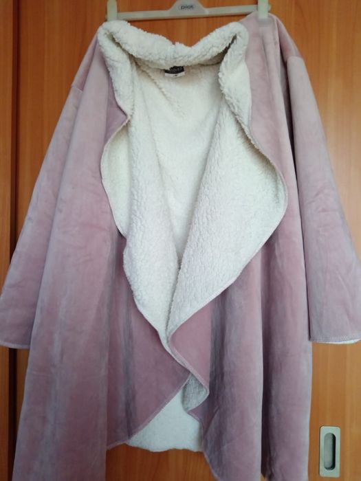 Vând Cardigan  Lung cu Blană Nou Mărimea L-XXL Italia