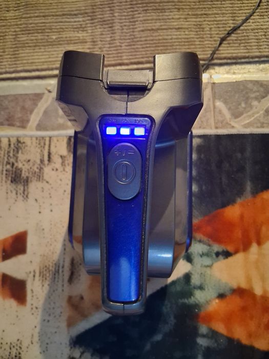 Aspirator de praf ,cu acumulator /accesorii