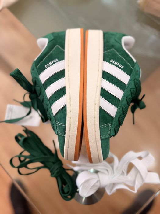 Продам новые кроссовки Adidas