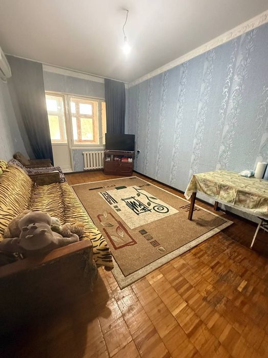 Продаётся трёхкомнатная на м-в Карасу-2