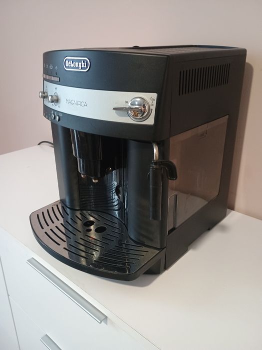 Автоматична кафемашина DeLonghi Magnifica ESAM3000.B.