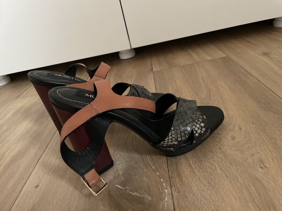 Sandale marimea 37 potrivite pentru 36