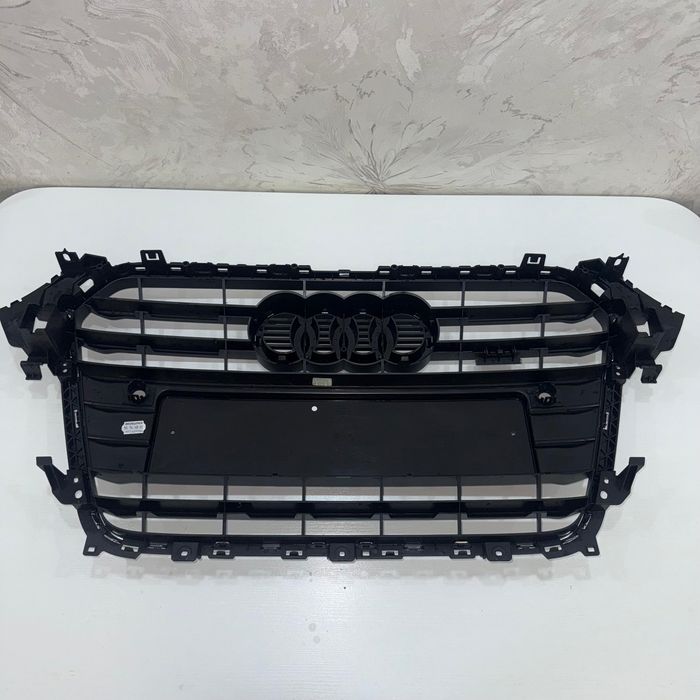 Решётка радиатора Аudi А4 В8 оригинал
8K0 quattro