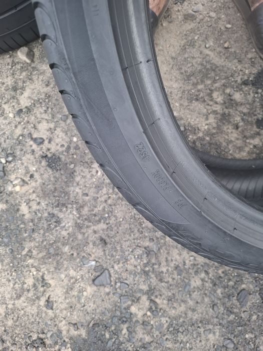 Vand 2 anvelope 235 40 19 pireli de vara bune dot 2022