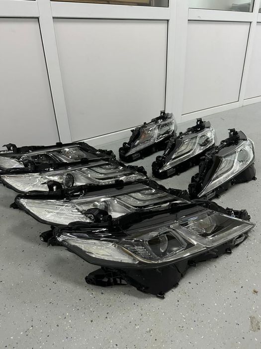 Фары Toyota Camry 70 3 полосы