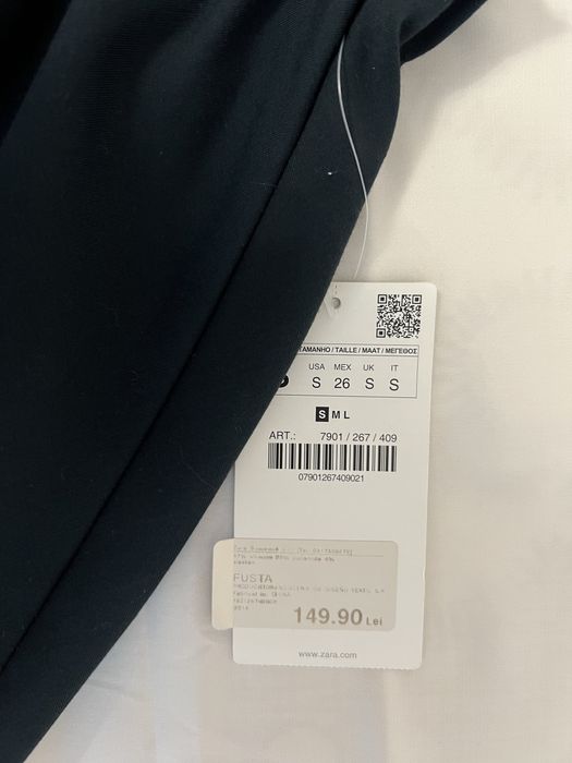 Fustă scurtă, nouă,  Zara, culoare verde, marimea  S