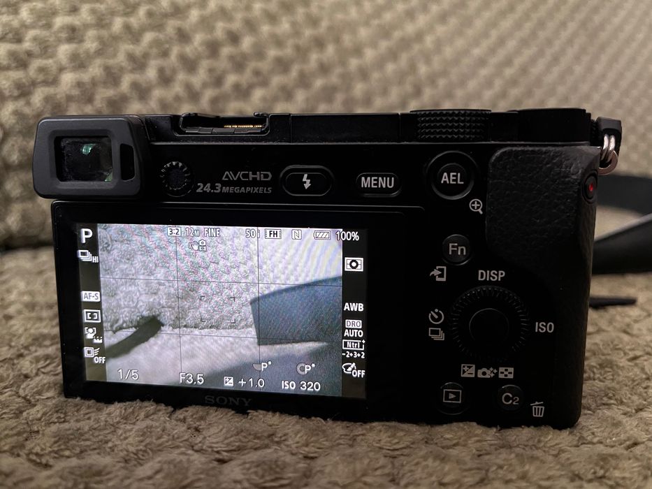 Фотоапарат Sony α6000 + обектив 16-50mm OSS