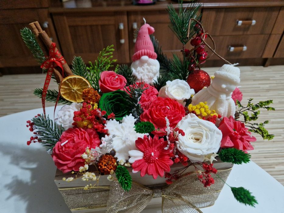 Aranjamente florale cu lumânări parfumate handmade