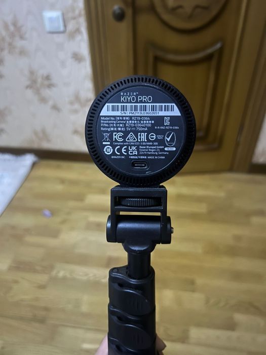 Продам веб камеру Razer Kiyo Pro
