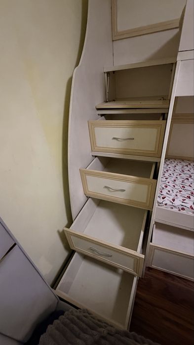 Продам двухъярусную кровать