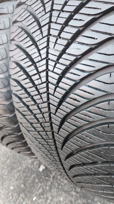 2бр. всесезонни гуми 195/50/15 GoodYear Vector 4 Season 
dot23
8mm
Мно