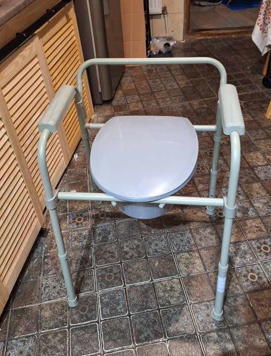 Scaun de toaletă / Toilet chair