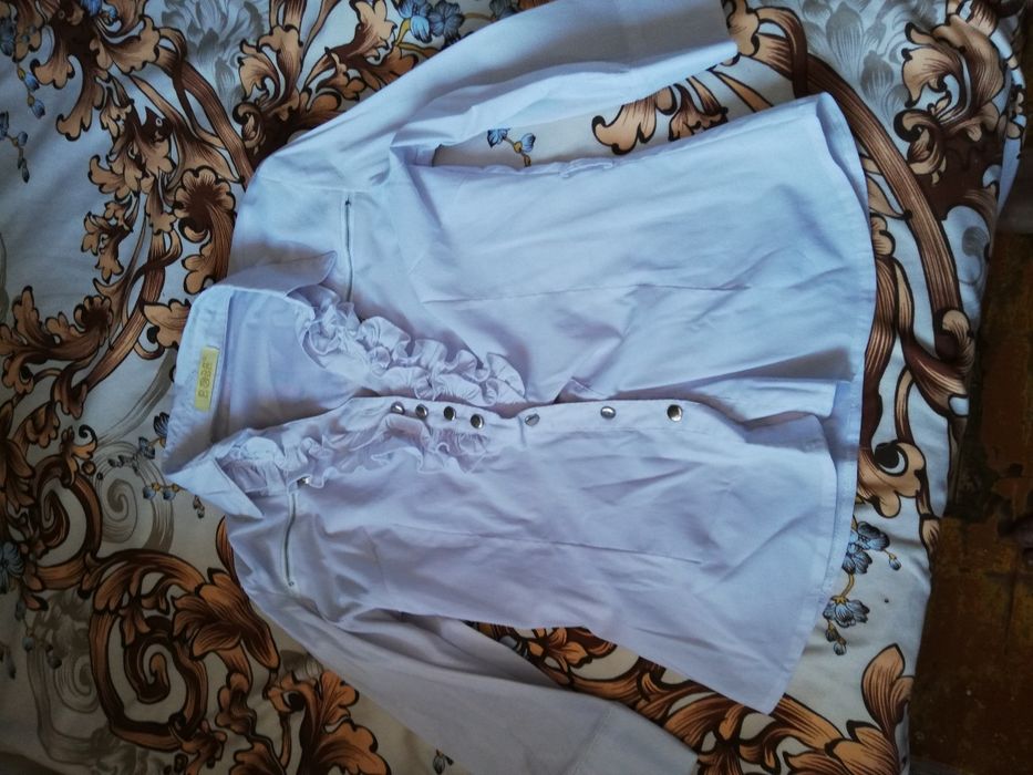 Отдам за 2кг фруктов.