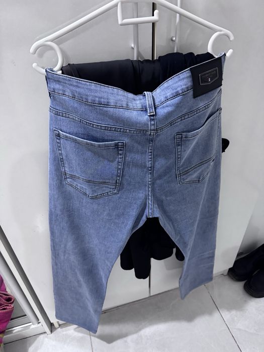 Срочно продам мужские джинсы