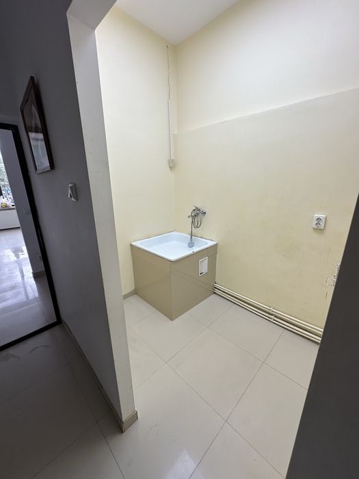 Închiriez spatiu comercial