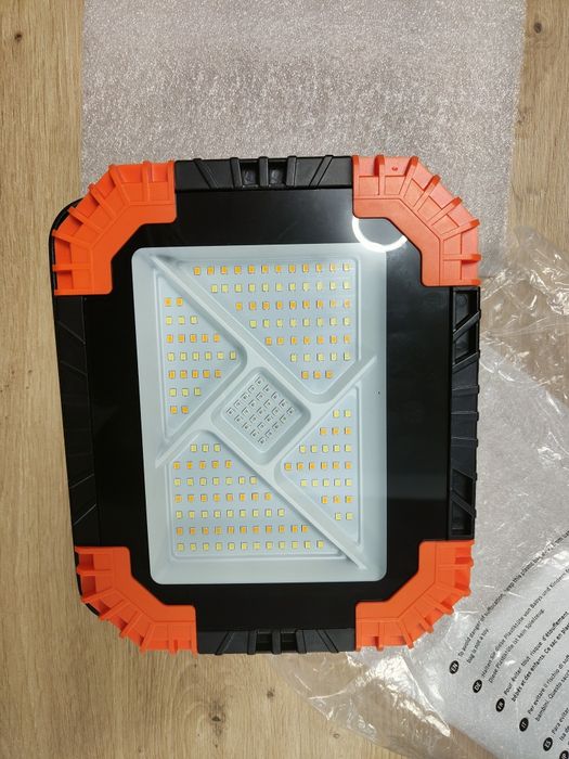 Proiector LED Solar Multifuncțional IP66 – Reîncărcabil, 2700K–6500K, Nou