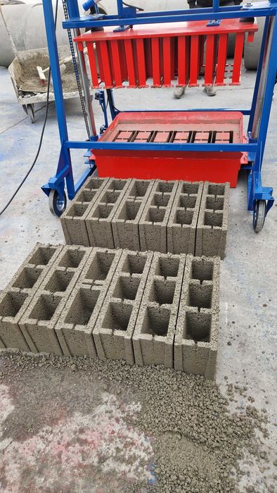 Promotie Presa/ Masina mobila boltari beton, boltari fundatie, boltari stalp -model SMART