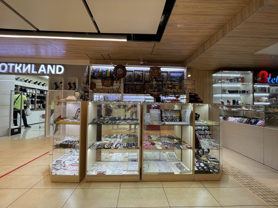 Продам островок в ТРЦ Москва