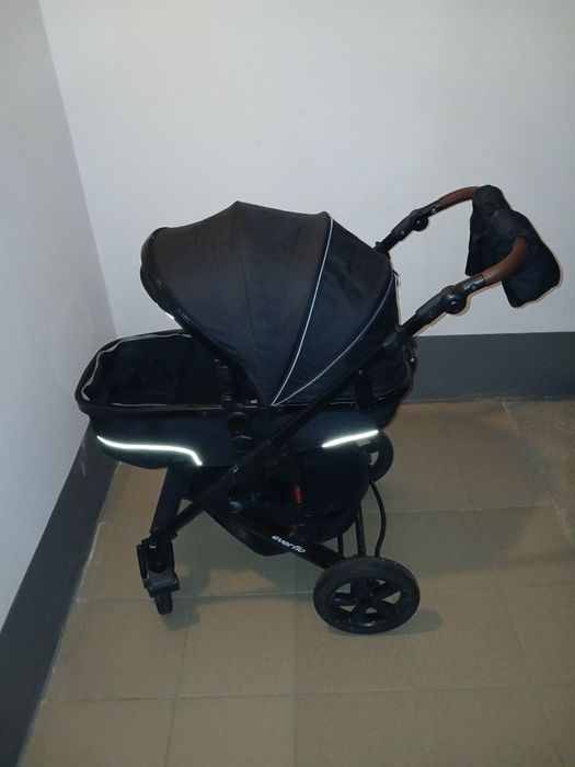 Детская коляска с автолюлькой.