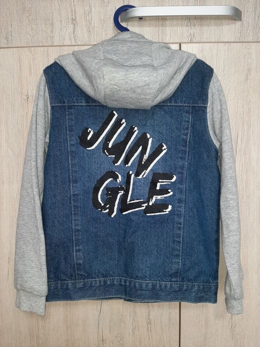 Джинсовая курточка для мальчика 6-8 лет.