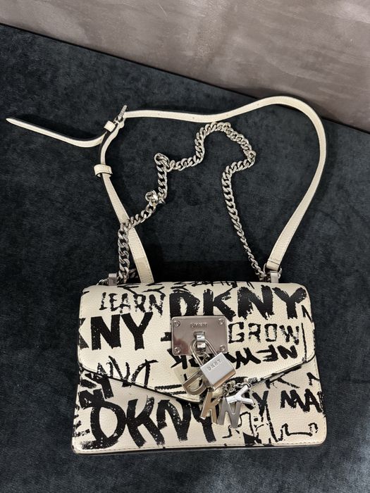 Дамска чанта DKNY