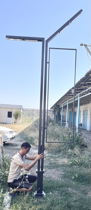 Столбы в стиле хай-тек, с рекламным щитом