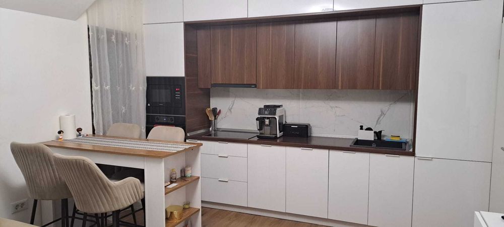 Vând apartament 4 camere 85 mp 2 bai decomandat centrala termica in condensare ariston