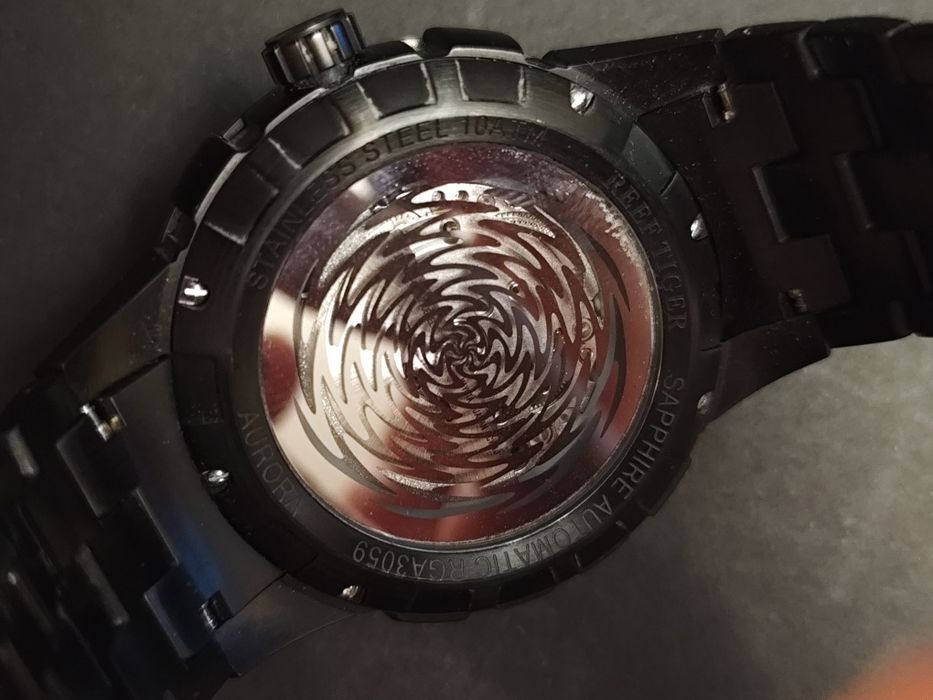 Продам мужские наручные часы.