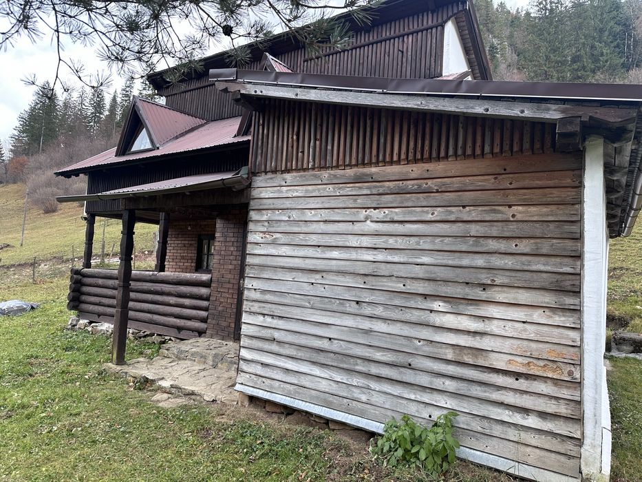 Vand cabana si teren 8ha