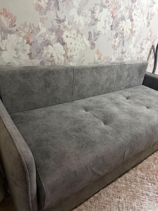 Диван серого цвета